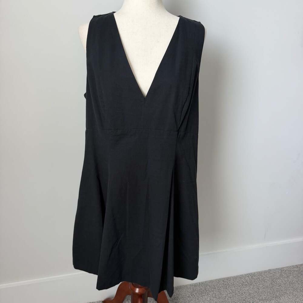 A New Day Black Sleeveless V-Neck Elastic Waist Fit and Flare Dress Size 16